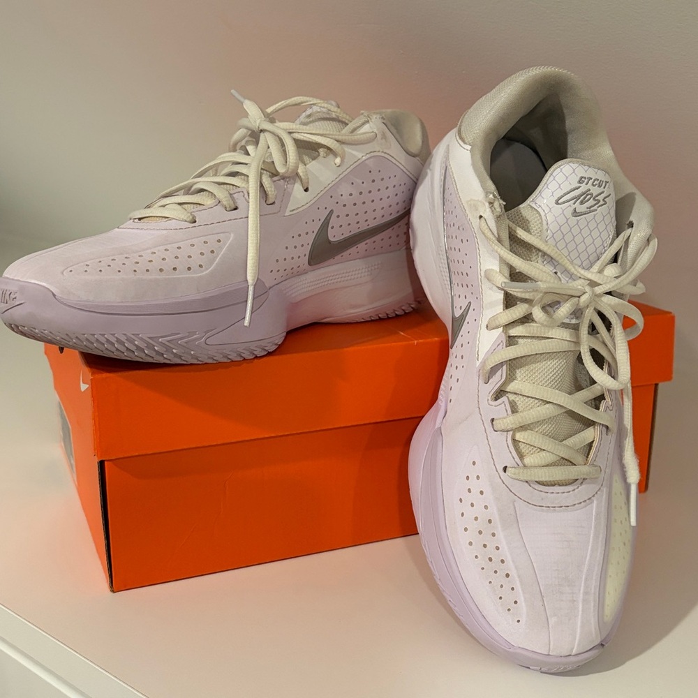 Nike GT Cut Cross EP White/Smoke Grey.  Size 9.5 men’s, used one season. Indoors